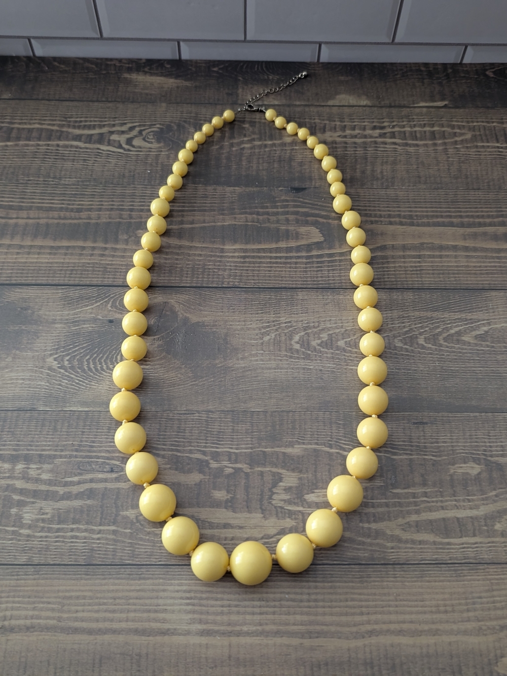 Vintage yellow graduated beaded necklace